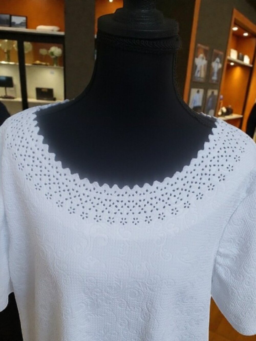 Rebecca Malone White Embossed Eyelet Scoop Neck Tunic Top ✨Size: 1X✨ - Picture 4 of 11